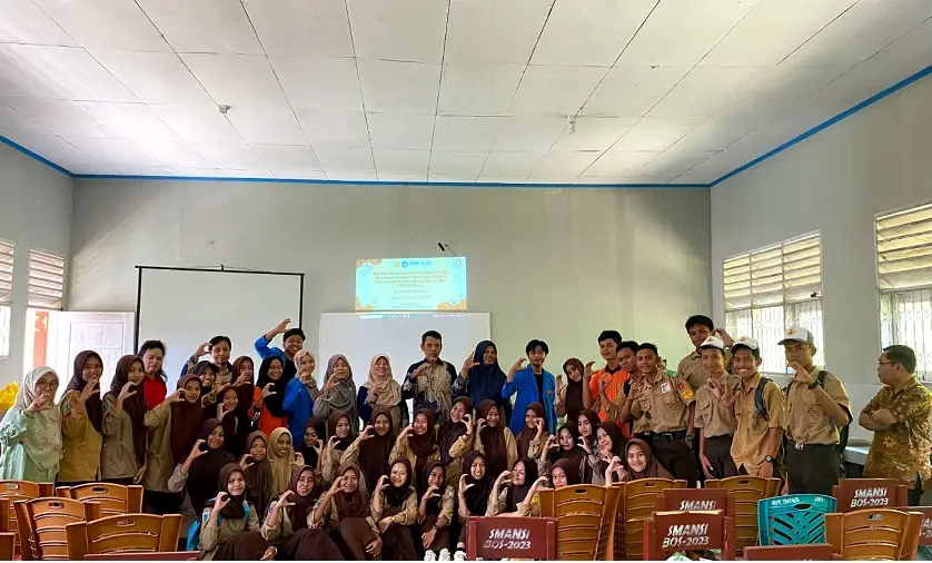 Menumbuhkan Minat Meneliti Siswa SMAN 1 Sindue, Tim Pengabdian Untad Beri Pelatihan Pemanfaatan Daun Kelapa Sebagai Biosorben Ion Logam Berat 