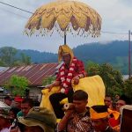 Pekik Sangganipa Menggema, Rusdy Mastura Disambut Adat Pitu Pole di Laemanta Kasimbar