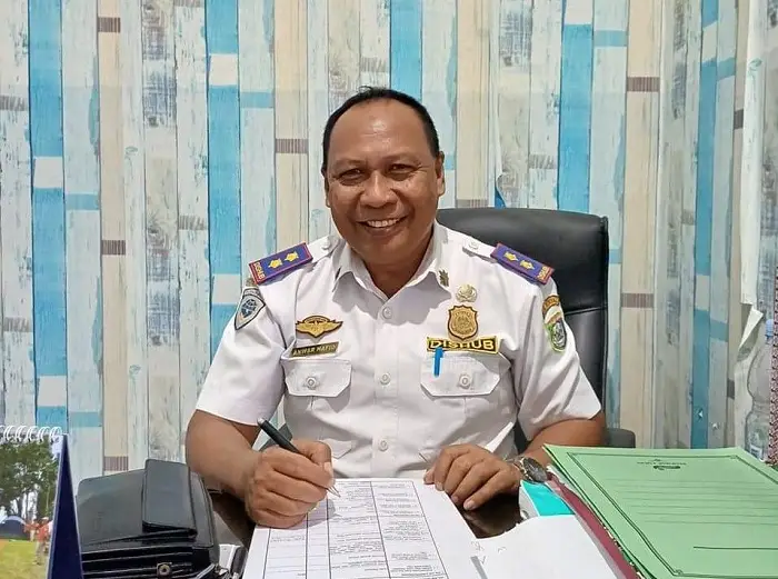 Aparat gabungan terdiri dari Dinas Perhubungan Kabupaten Morowali, Sat Pol PP, serta Polsek Bahodopi, menertibkan kendaraan roda dua milik kayawan PT IMIP yang parkir di bahu jalan trans Sulawesi di depan gerbang utama menuju area kawasan PT IMIP.