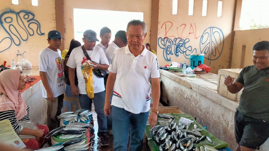 Rizal Intjenae Blusukan di Pasar Marawola Sigi