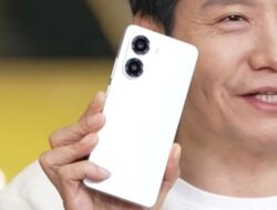 CEO Xiaomi Lei Jun Memamerkan Langsung Redmi Turbo 4