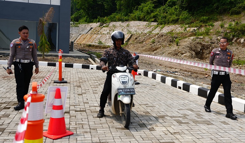 IMIP Gandeng Polres Morowali Beri Edukasi Safety Riding ke Mahasiswa Politeknik