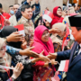 Masyarakat dan Pelajar Indonesia Antusias Sambut Kedatangan Presiden Prabowo di Kuala Lumpur