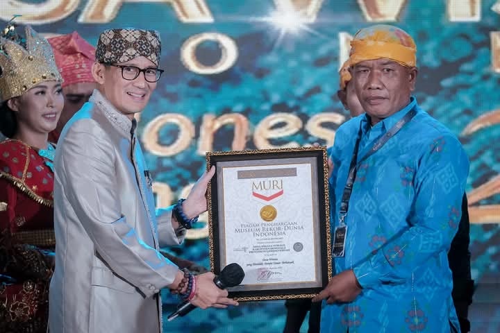 Desa Towale Donggala Raih Rekor MURI Jumlah Penenun Terbanyak