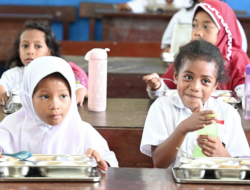 Makan Bergizi Gratis di Kota Sorong, Anak yang Jarang ke sekolah Kini Jadi Rajin