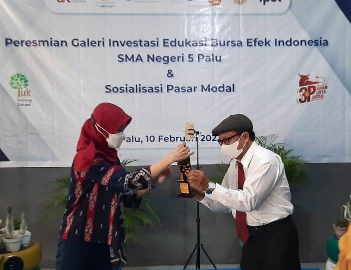 Tingkatkan Literasi Keuangan, OJK Apresiasi Kinerja dan Kontribusi Galeri Investasi BEI