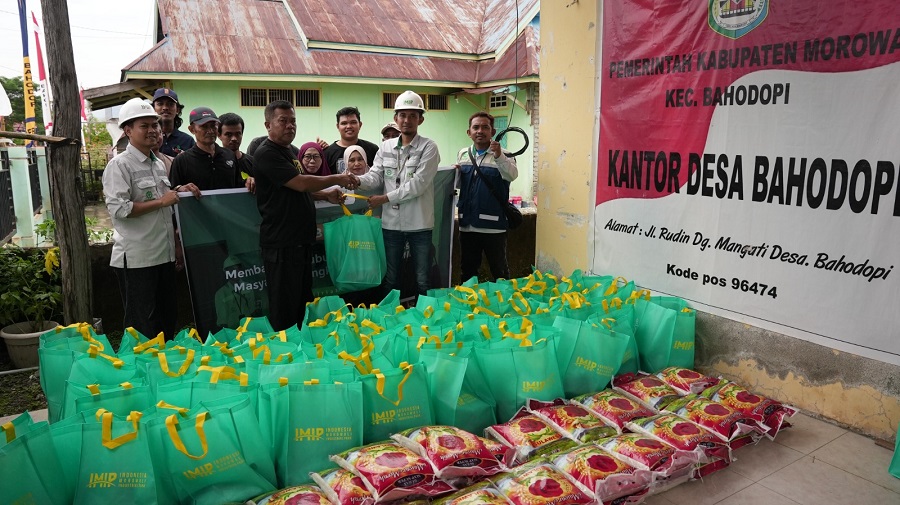 Sasar Kaum Dhuafa dan Fakir Miskin, IMIP Salurkan 985 Paket Sembako di 12 Desa