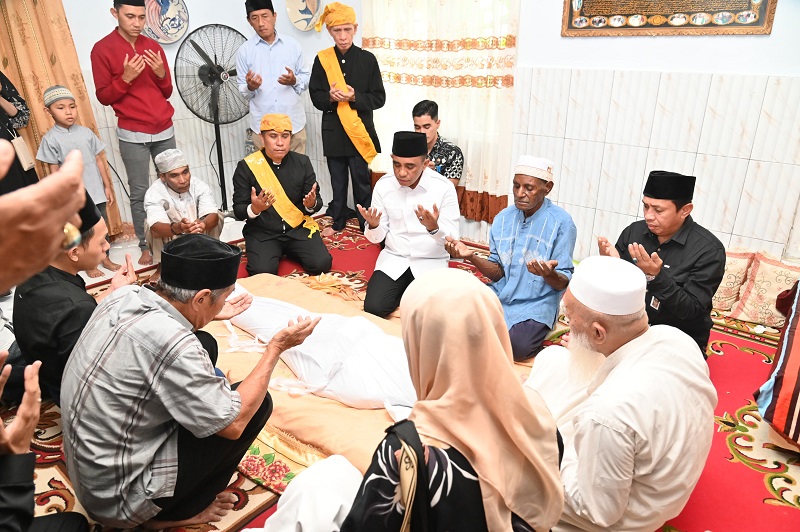 Sosok Mendiang Moh Rum Parampasi di Mata Gubernur Anwar Hafid: Selalu Terdepan Sambut Tamu Kehormatan