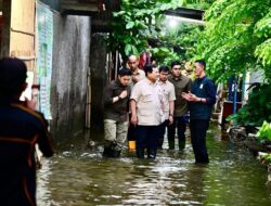 Tinjau Lokasi Banjir Bekasi, Presiden Prabowo Berbuka Puasa Bersama Warga