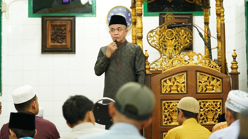 Wali Kota Palu Sampaikan Tausiyah Tarawih di Masjid Al-Ittihad: Mari Mensyukuri Nikmat-Nya