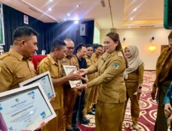 Bupati Donggala Serahkan Insentif Take kepada 89 Desa, 10 Desa Peringkat Teratas