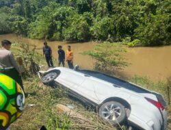 Diduga Sopir Mengantuk, Mobil Ertiga Tujuan Morowali Kecelakaan di Wawopada