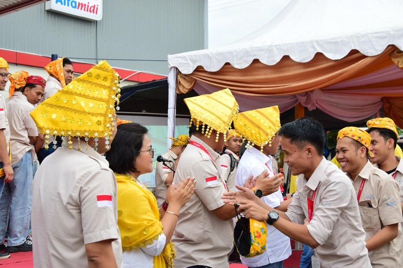 Apresiasi Karyawan hingga Reward Umrah, Halal Bihalal Alfamidi Palu Penuh Kehangatan