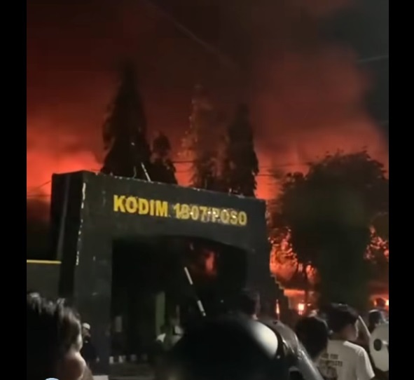 Breaking News: Kantor Kodim 1307 Poso Terbakar