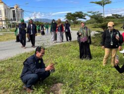DEMA UIN Datokarama Bersama Mahasiswa KKN Tanam 100 Pohon di Kawasan Kampus II Sigi