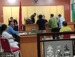 Sidang Praperadilan Jurnalis Hendly Mangkali Berlangsung Tegang