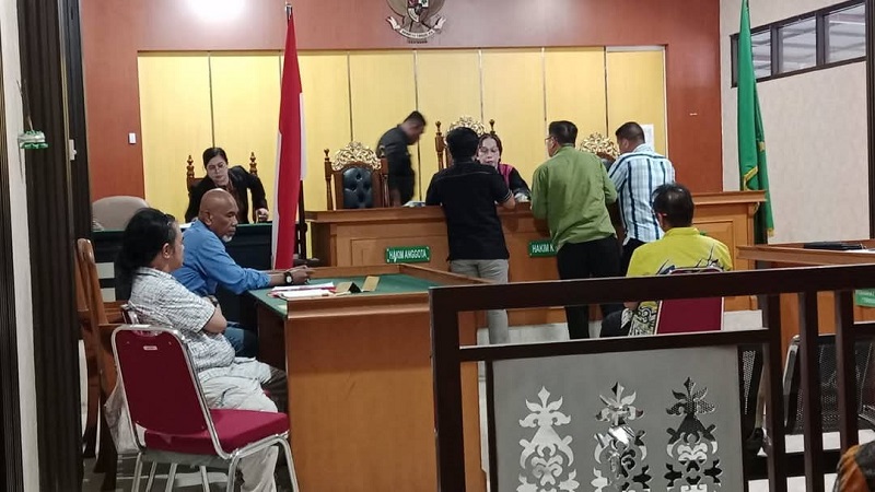 Sidang Praperadilan Jurnalis Hendly Mangkali Berlangsung Tegang