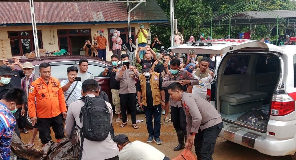 2 Jenazah Korban Longsor Tirtanagaya Dievakuasi dalam Sehari, Tersisa 2 Korban Belum Ditemukan