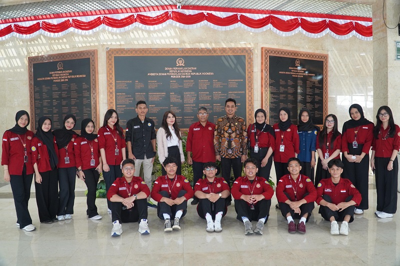 Andhika Mayrizal Amir Terima Kunjungan SMAN Model Mandani Palu di Kantor Senayan