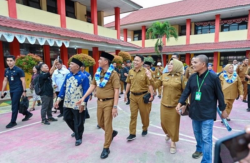 Mengenang Masa Sekolah, Gubernur Sulteng Kunjungi SMA 1 Poso 
