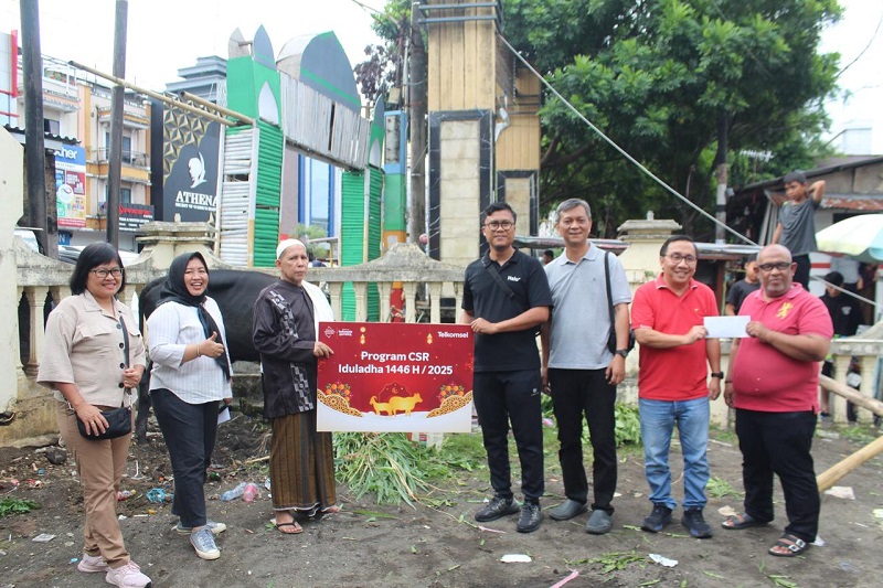 Telkomsel Bagikan Daging Kurban ke 42.000 Keluarga Penerima Manfaat di Iduladha 1446 H