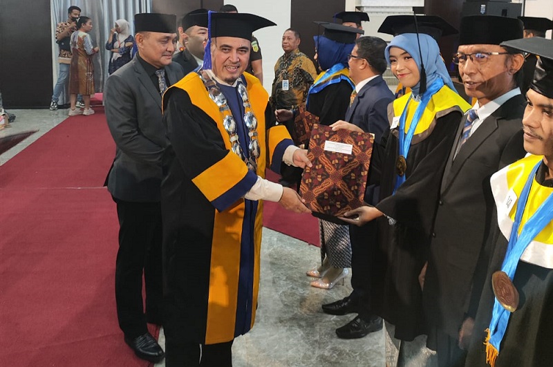 Untad Mewisuda 1.107 Mahasiswa, Pemprov Sulteng Tegaskan Komitmen Dukung Pendidikan