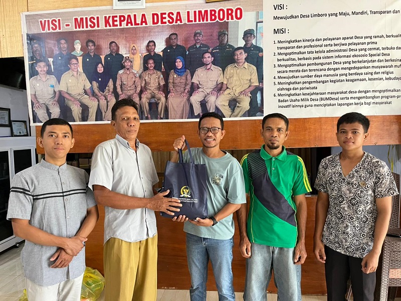 Bantuan Kemanusiaan, Andhika Mayrizal Amir Salurkan Paket Sembako untuk Korban Banjir di Limboro