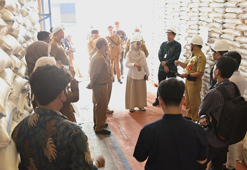 Bulog Sulteng Melepas 3 Ton Persediaan Beras Medium ke Pasar di Kota Palu Hari Ini