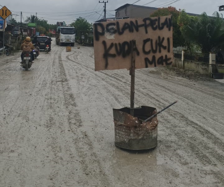 Jalan Ambunu Morowali Belum Kelar, Warga Minta Pengaspalan