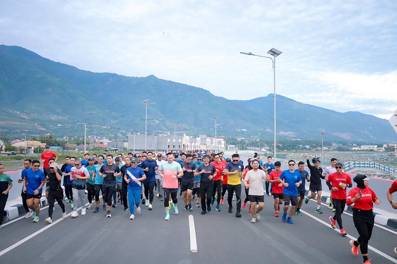 Menko AHY dan Gubernur Sulteng Lari Pagi Bareng Warga di Area Jembatan Palu IV