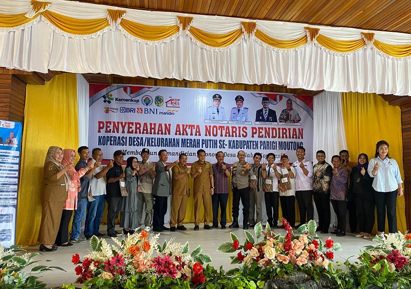 Puluhan Koperasi Desa/Kelurahan Merah Putih di Parimo Terima Akta Notaris dan SK Badan Hukum