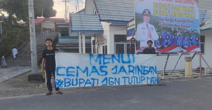 Spanduk "Menui Cemas Jaringan" Sambut Kedatangan Bupati Morowali