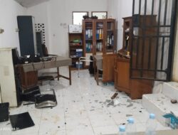 Warga Koropusi Kembali Datangi Kantor PT ADP karena Kecewa, Kaca Jendela Pecah Berhamburan