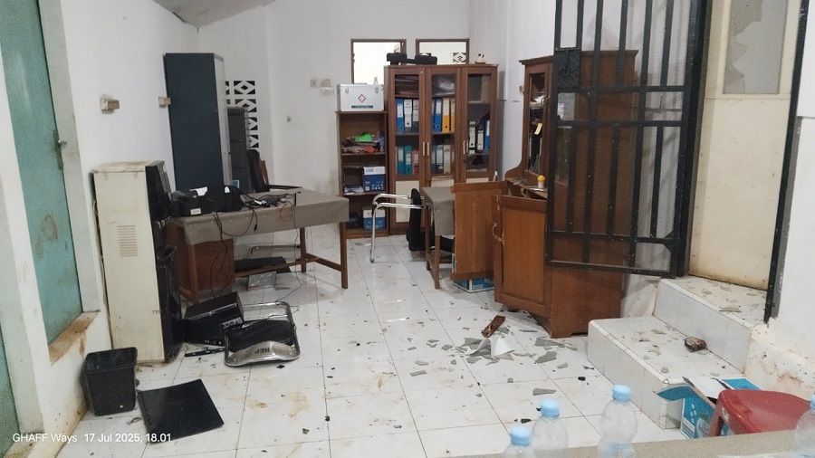 Warga Koropusi Kembali Datangi Kantor PT ADP karena Kecewa, Kaca Jendela Pecah Berhamburan