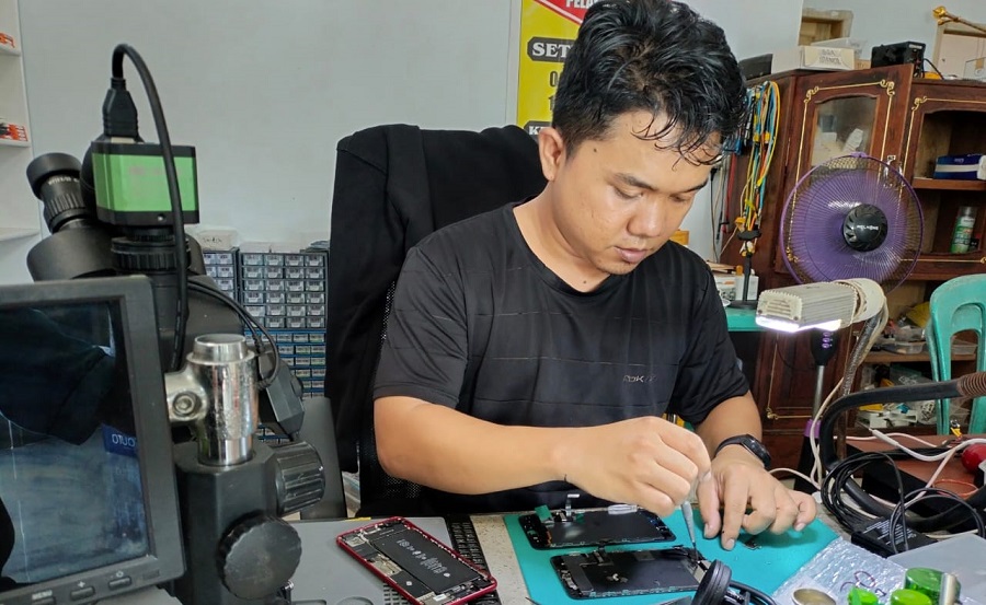 Ayyub Store & Service, Solusi Cepat Untuk Semua Masalah HP Di Morowali