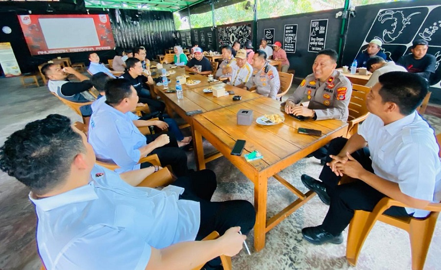 Bangun Sinergi Kuat, Kapolres Parimo dan PJU Gelar Silaturahmi Bersama Wartawan