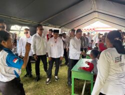 Berkunjung ke Tenda Pengungsi, Wapres Gibran Serahkan Bantuan kepada Korban Gempa Poso