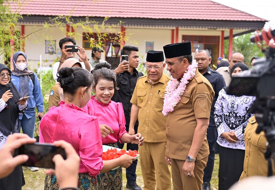 Dari SLB Salakan hingga SMA 1 Tinangkung, Gubernur Sulteng Pastikan Pendidikan Jadi Prioritas