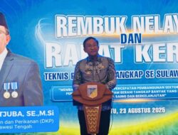 Dukung BERANI Tangkap Banyak, DKP Sulteng Serahkan Bantuan VMS kepada Nelayan