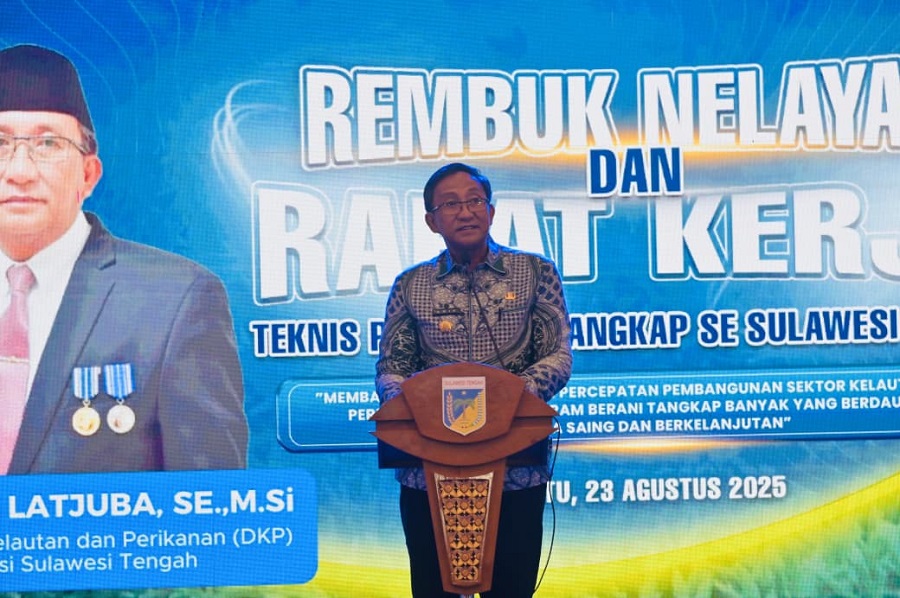 Dukung BERANI Tangkap Banyak, DKP Sulteng Serahkan Bantuan VMS kepada Nelayan
