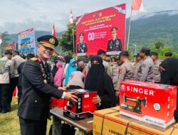Kapolda Sulteng Serahkan Bantuan Mesin Jahit ke Istri Eks Napiter di Poso