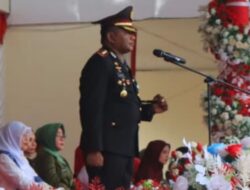 Kapolres Poso Pimpin Upacara Penurunan Bendera HUT ke-80 RI di Kota Poso
