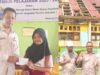 Kepala Desa Harapan Jaya Morowali Beri Insentif untuk Siswa Berprestasi SDN 2 Beringin Jaya