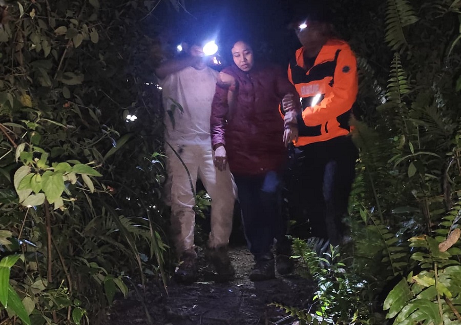 Lagi Seorang Perempuan Pendaki Gunung Gawalise Berhasil Dievakuasi