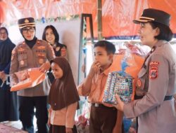 Peduli Korban Pascagempa Poso, Polwan RI Gelar Trauma Healing dan Renovasi Sekolah