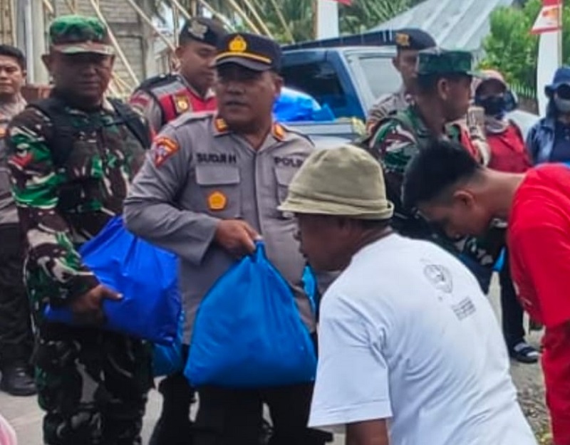 Polres Poso Salurkan 70 Paket Sembako untuk Korban Gempa di Desa Masani