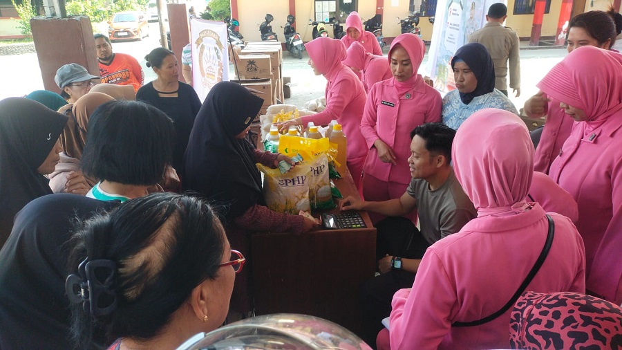 Semarak Perayaan Kemerdekaan, Polres Poso Ringankan Beban Warga Melalui Pasar Murah