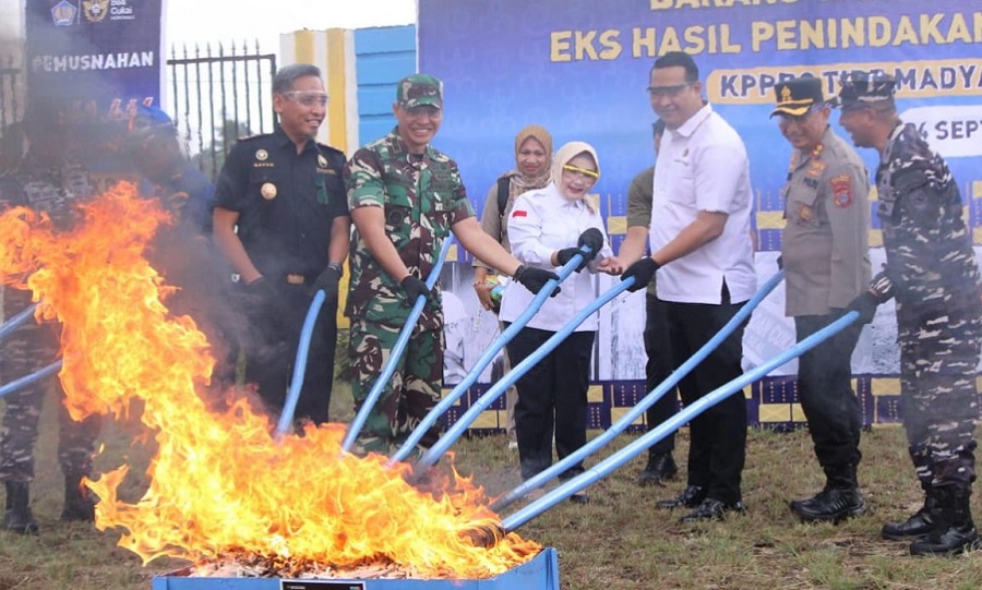 Apresiasi Bea Cukai, Wabup Iriane Iliyas Tegaskan Pentingnya Sinergi Berantas Barang Ilegal