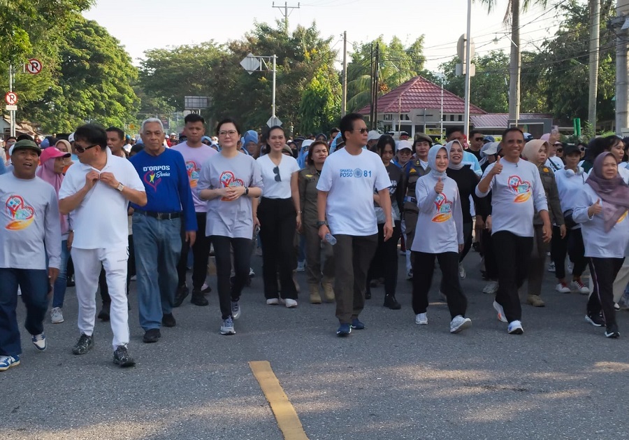 Belasan Ribu Alumni SMA-SMK Poso Bersama Gubernur Sulteng Ramaikan Jalan Sehat