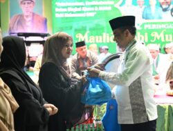 Gubernur Sulteng Serahkan 1.000 Paket Sembako untuk Guru Alkhairaat
